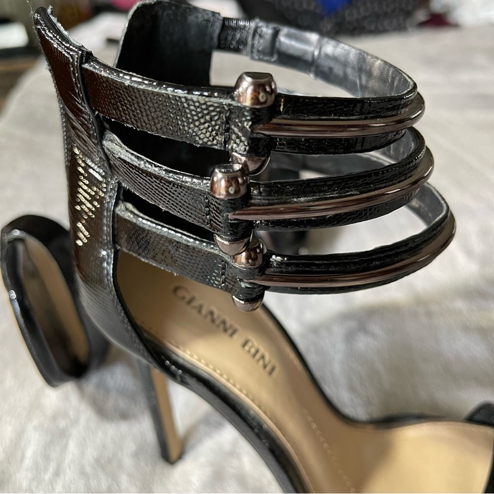 Gianni Bini black heels. Size 5.5 - Picture 5 of 7